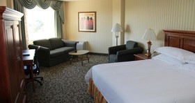 DoubleTree by Hilton Lisle Naperville