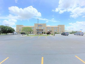 Baymont by Wyndham Litchfield