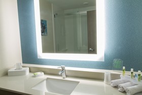 Holiday Inn Express & Suites Litchfield West