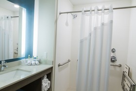 Holiday Inn Express & Suites Litchfield West
