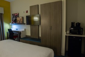 Holiday Inn Express & Suites Litchfield West