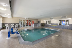 Holiday Inn Express & Suites Chicago - Matteson
