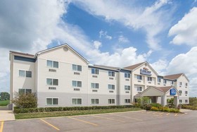 Clarion Pointe Mattoon Near University