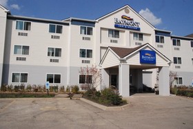 Clarion Pointe Mattoon Near University