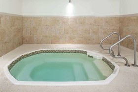Clarion Pointe Mattoon Near University