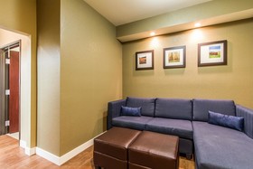 Comfort Suites