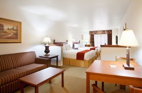 Holiday Inn Express & Suites Mattoon