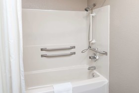 Super 8 by Wyndham McLean/Bloomington SW