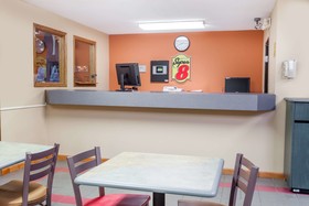 Super 8 by Wyndham McLean/Bloomington SW
