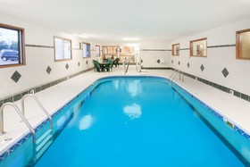 Super 8 by Wyndham McLean/Bloomington SW
