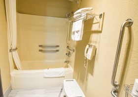 Super 8 by Wyndham McLean/Bloomington SW