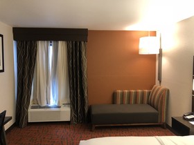 Holiday Inn Express Metropolis