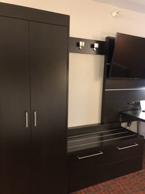 Holiday Inn Express Metropolis