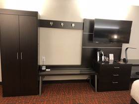 Holiday Inn Express Metropolis