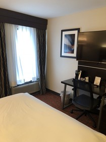 Holiday Inn Express Metropolis