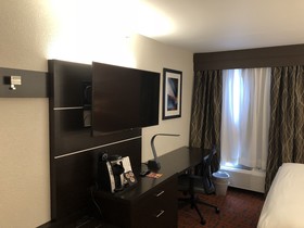 Holiday Inn Express Metropolis