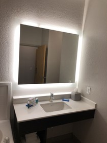 Holiday Inn Express Metropolis