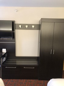 Holiday Inn Express Metropolis