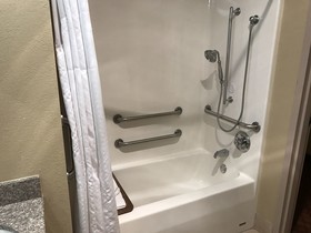 Holiday Inn Express Metropolis