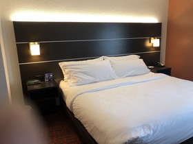 Holiday Inn Express Metropolis