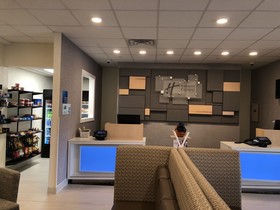 Holiday Inn Express Metropolis