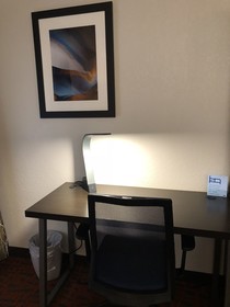 Holiday Inn Express Metropolis