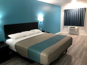 Motel 6 Metropolis, IL