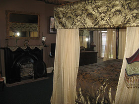 Summers Riverview Mansion Bed And Breakfast