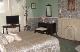 Summers Riverview Mansion Bed And Breakfast