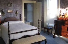 Summers Riverview Mansion Bed And Breakfast