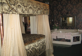 Summers Riverview Mansion Bed And Breakfast