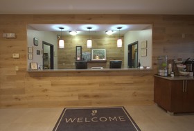 Country Inn & Suites by Radisson, Moline Airport, IL