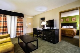 Quality Inn & Suites Moline - Quad Cities