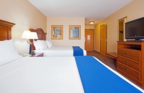 Holiday Inn Express Hotel & Suites Morris