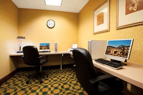 Holiday Inn Express Hotel & Suites Morris