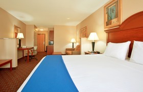 Holiday Inn Express Hotel & Suites Morris