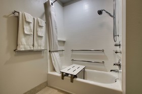 Holiday Inn Express & Suites MOUNT VERNON