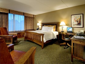 DoubleTree by Hilton Hotel Libertyville - Mundelein