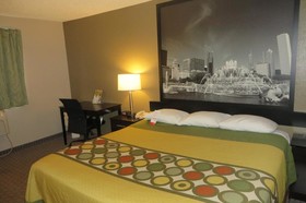 Super 8 by Wyndham Mundelein/Libertyville Area