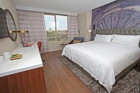 Hotel Indigo Naperville Riverwalk
