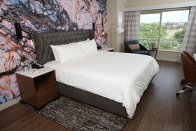 Hotel Indigo Naperville Riverwalk