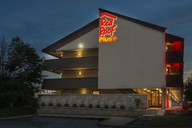 Red Roof PLUS+ Chicago - Naperville