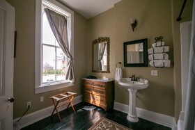 Nauvoo Temple House Hotel