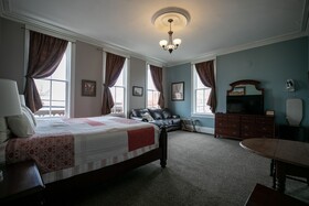 Nauvoo Temple House Hotel