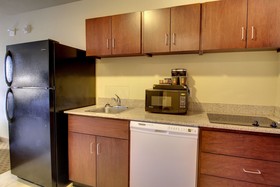 Cobblestone Hotel & Suites