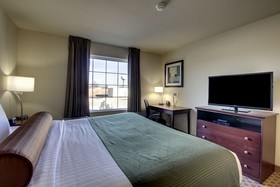 Cobblestone Hotel & Suites