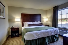 Cobblestone Hotel & Suites