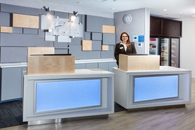 Holiday Inn Express & Suites Chicago North Shore - Niles