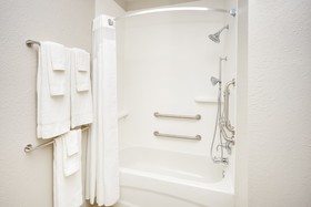 Holiday Inn Express & Suites Chicago North Shore - Niles
