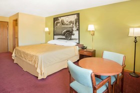 Super 8 by Wyndham Normal Bloomington